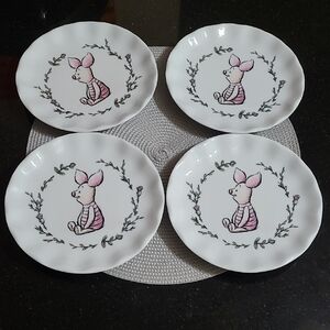 🐷Winnie The Pooh Scalloped Piglet Salad Plates